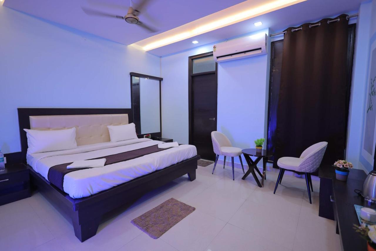 Shakti Villa Home Stay อัครา ภายนอก รูปภาพ