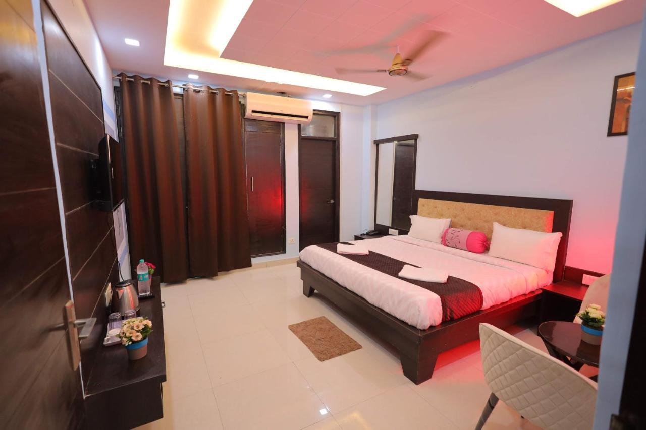 Shakti Villa Home Stay อัครา ภายนอก รูปภาพ
