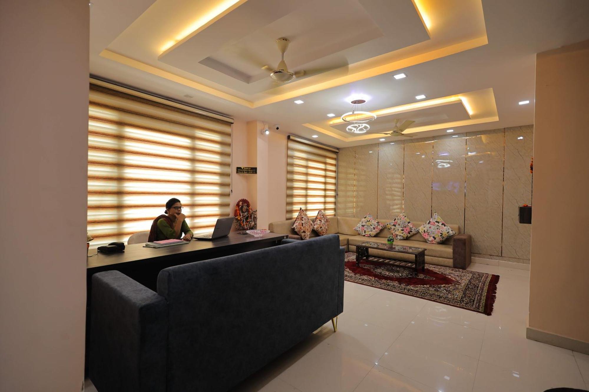 Shakti Villa Home Stay อัครา ภายนอก รูปภาพ